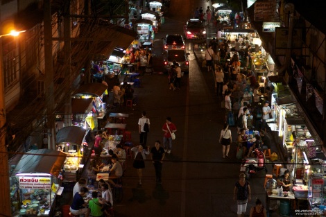 Street market on in Thong Lo